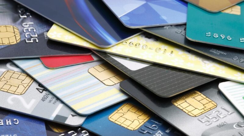 Juros do cartão de crédito sobem e atingem 429,5% ao ano em junho