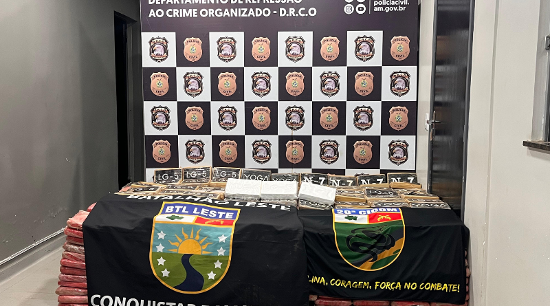 Mais de 1 tonelada de drogas é apreendida em embarcação na Zona Leste de Manaus; três são presos