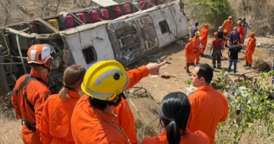 VEJA: Ônibus capota e deixa ao menos 15 mortos no Sertão do Alagoas