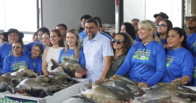 Governador Wilson Lima inicia entrega de 470 toneladas de peixe e reforça segurança alimentar na Semana Santa