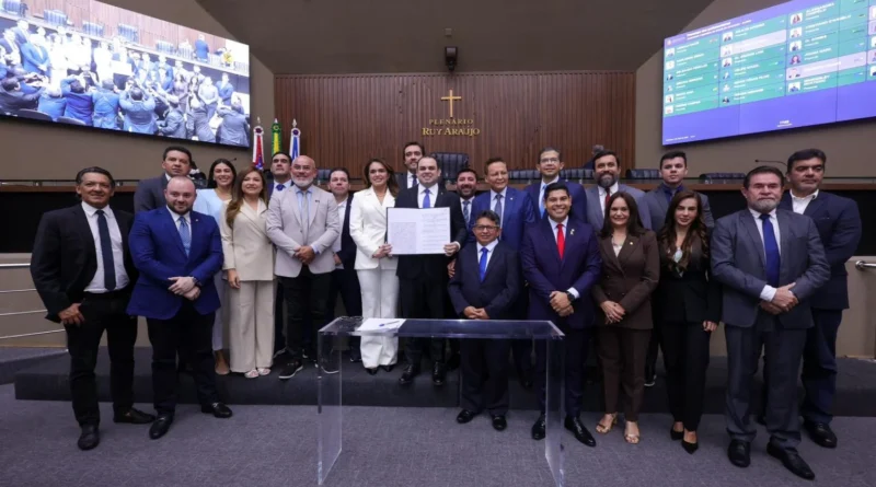 Roberto Cidade toma posse e assume interinamente o Governo do Amazonas