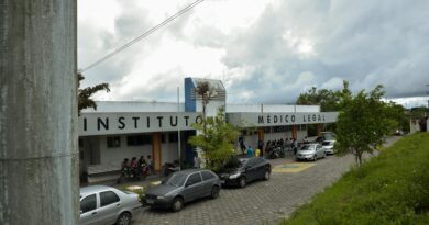 Homem é encontrado morto com cabeça esmagada por pedradas em Manaus