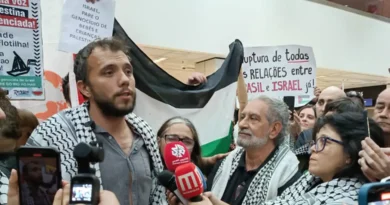 Ativista Thiago Ávila volta ao país após prisão em Israel