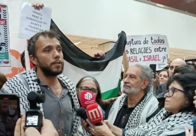 Ativista Thiago Ávila volta ao país após prisão em Israel