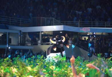 Boi Caprichoso exalta os guardiões da floresta abrindo a segunda noite de apresentações