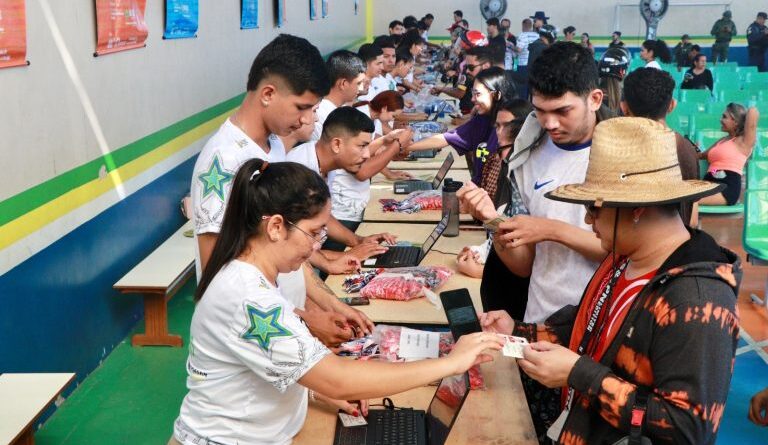 Doação de alimentos e CPF garantem acesso à Festa dos Visitantes em Parintins