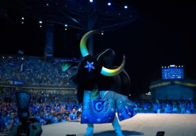 Festival de Parintins 2026: Torcida lota arquibancadas e embala último ensaio técnico do Caprichoso no Bumbódromo