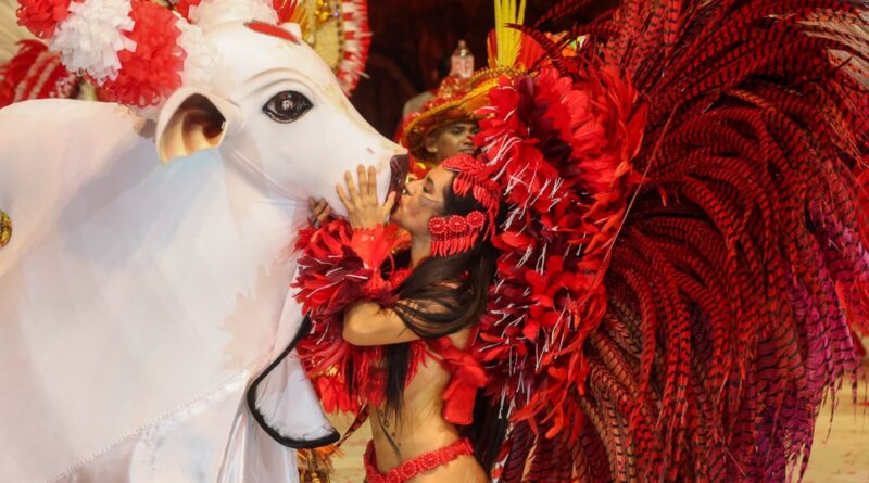 Garantido encerra o festival com “Parintins, Terra Encantada” e a despedida histórica de Isabelle Nogueira