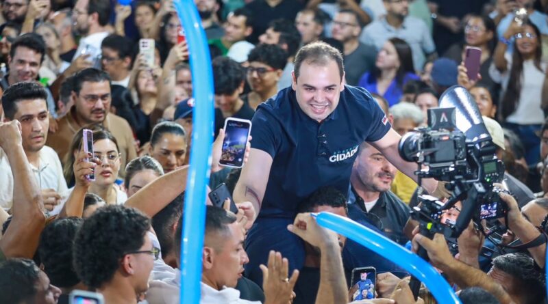 “Não vou me curvar à velha política”, diz Roberto Cidade ao reunir multidão na zona Sul de Manaus