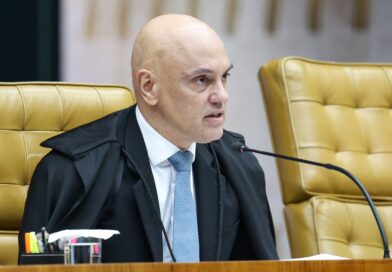 Por ordem de Moraes, PF faz busca por armas na casa de Bolsonaro