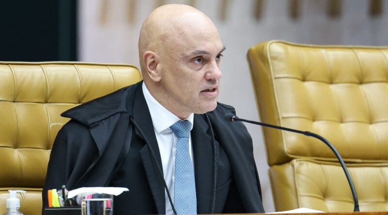 Por ordem de Moraes, PF faz busca por armas na casa de Bolsonaro