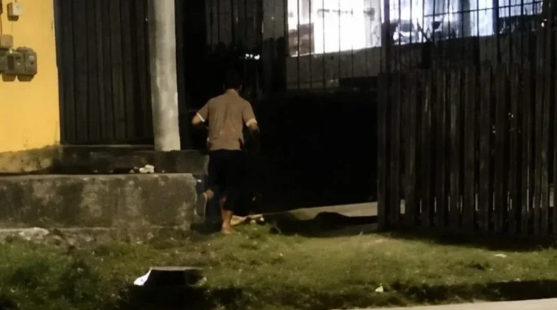 Comerciante morre após tentar apartar briga entre policial e esposa em frente a bar