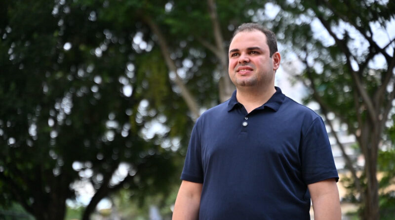 Roberto Cidade dispara em Manaus e tem a menor rejeição entre adversários, segundo Pesquisa Action
