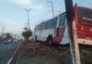Ônibus da linha 350 colide com árvore e interdita trecho da Avenida Noel Nutels, em Manaus