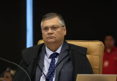 Dino cobra explicação sobre elo entre Master e instituto de Mendonça