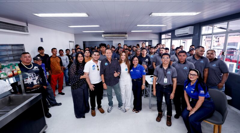 Adjuto Afonso destaca geração de empregos durante visita à Amazon Motors em Manaus