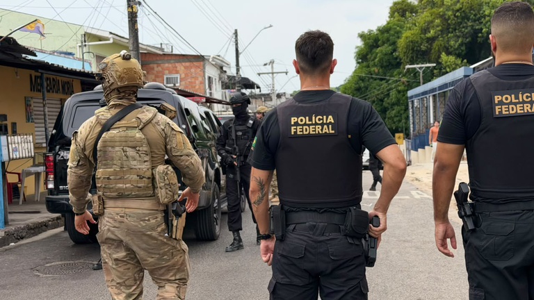 PF cumpre mandados de prisão preventiva e busca e apreensão contra investigado que tentou impedir ato político em Manaus