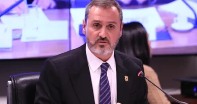 Dino determina reintegração de Andrei Rodrigues no comando da PF