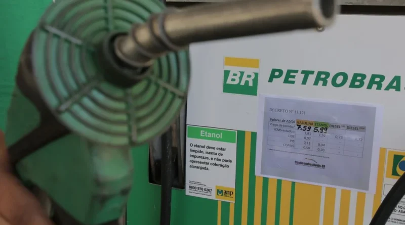 Lula anuncia volta da Petrobras à distribuição de combustíveis e reacende debate sobre privatização da BR