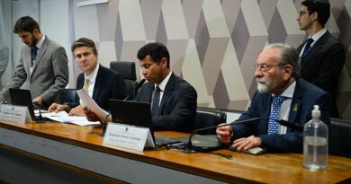 Comissão mista aprova MP que exige exame para exercício da medicina